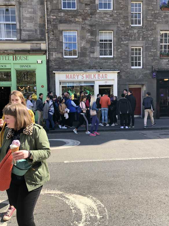 mary's milk bar Edinburgh ijs - in de rij