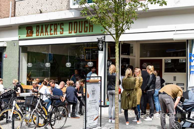 buiten bij Baker's Dough