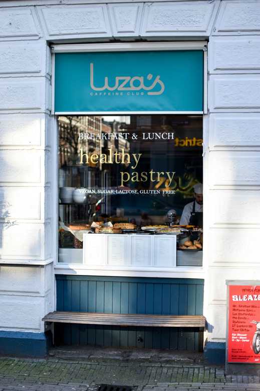 exterieur Luza's Caffeine Club