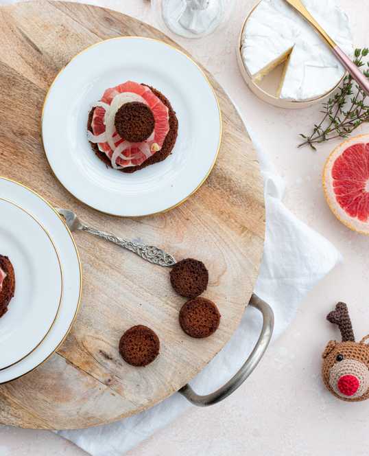 Ontbijtkoektaartje met grapefruit en camembert (kerst voorgerecht) Ontbijtkoektaartje met grapefruit en camembert (kerst voorgerecht)