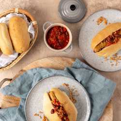 HOT DOGS MET CHILI SIN CARNE 🌿
🇺🇸English below
🇳🇱 Best of both worlds: (vega) hotdogs getopt met chili sin carne. Oh, en had ik al gezegd dat de hotdog broodjes ook zelfgemaakt zijn? Hoe eet jij je hotdog het liefste?
🇺🇸One of my fave ways to eat hot dogs is with sauerkraut. However, I’ve found a serious contender: hot dogs topped with Chili sin carne 😋
•
•
•
#hotdog #foodgawker #foodtographyschool #chilisincarne #avondeten #etenstijd #watetenwevandaag #boodschappen #smullen #eetsmakelijk #heerlijk #vegetarisch #plantaardigeten #weekzondervlees