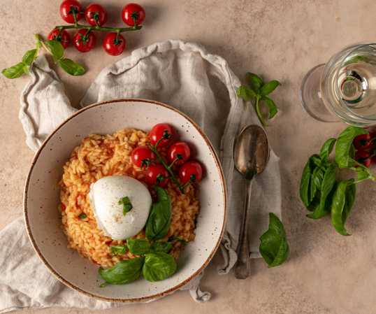 Tomatenrisotto met mozzarella (lekker, voedzaam en snel)