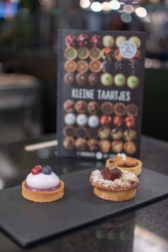Lekker snacken en proeven bij de Foodhallen