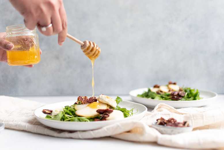 geitenkaassalade met peer en pecannoten