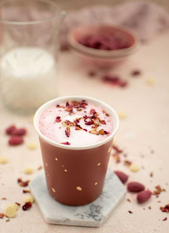 Red velvet latte met witte chocolade (perfect voor Valentijnsdag!) Red velvet latte met witte chocolade (perfect voor Valentijnsdag!)