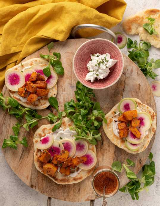 Naan met tandoori pompoen en radijs Naan met tandoori pompoen en radijs