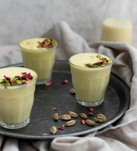 Mango lassi (Indiase mango drink) Mango lassi (Indiase mango drink)